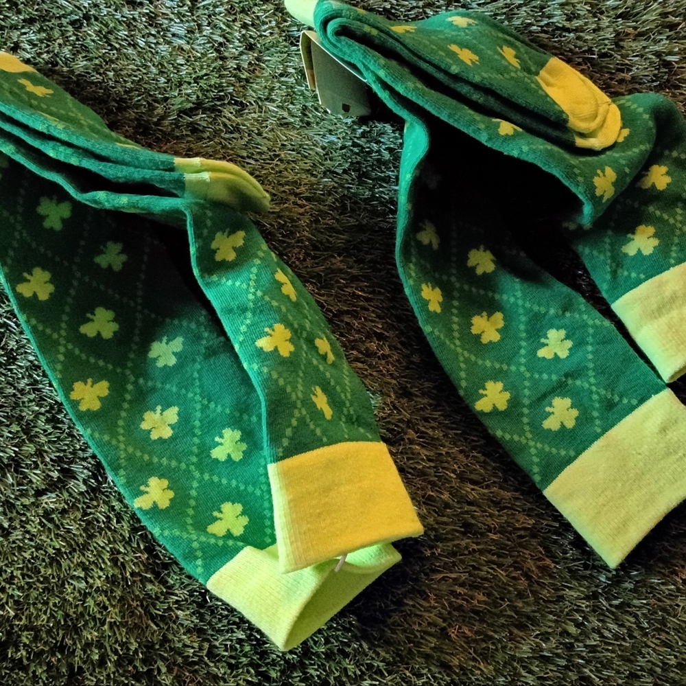 St. Patrick Clover Patterned Socks - Picture 2 of 2